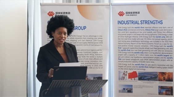 南非獨(dú)立傳媒集團(tuán)代表諾爾萬德爾-恩齊扎發(fā)言。 人民網(wǎng) 張茜攝