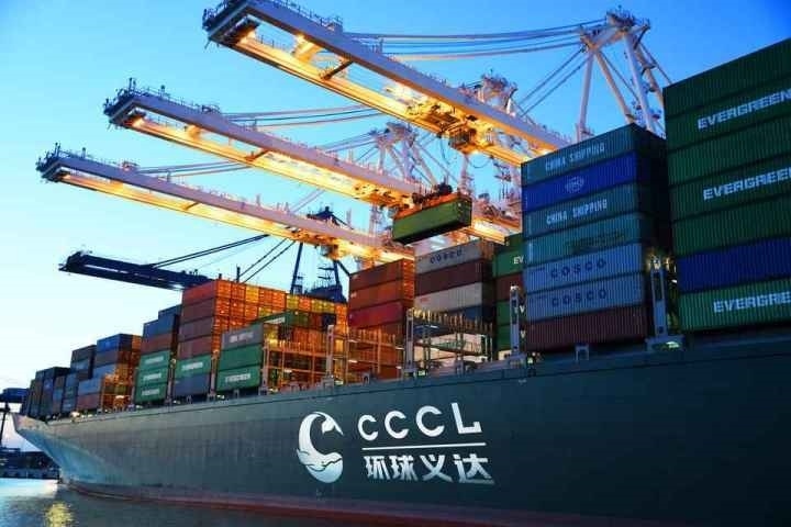 義烏商城集團(tuán)打造的國(guó)際物流平臺(tái)“環(huán)球義達(dá)”，為外貿(mào)企業(yè)提供各類(lèi)物流資源信息。義烏市委宣傳部供圖