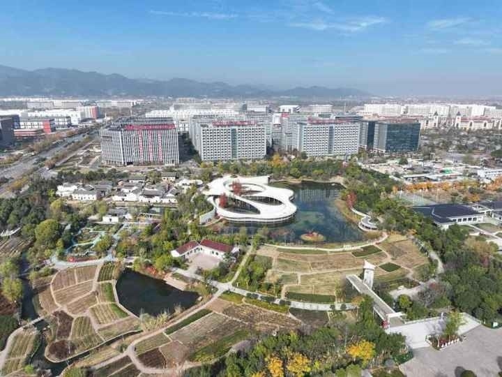 有機(jī)更新后的義烏城西街道橫塘村俯瞰圖。義烏城西街道供圖