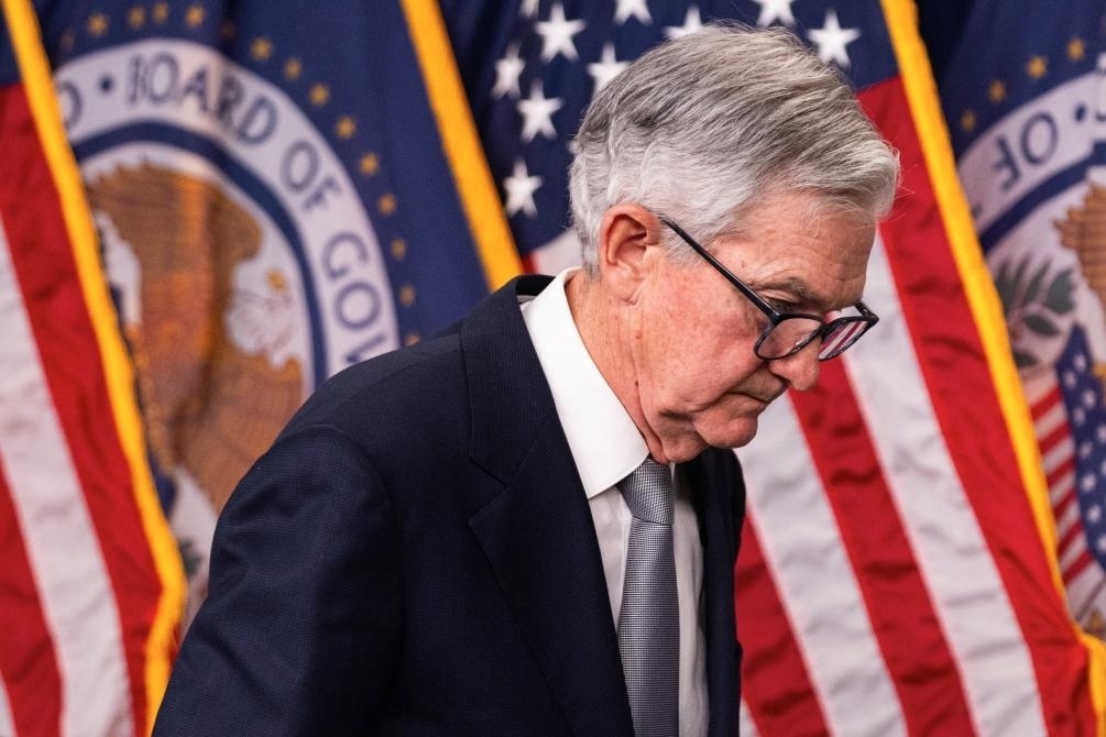 11月1日，美國聯(lián)邦儲備委員會主席鮑威爾在華盛頓出席記者會。新華社發(fā)（亞倫攝）