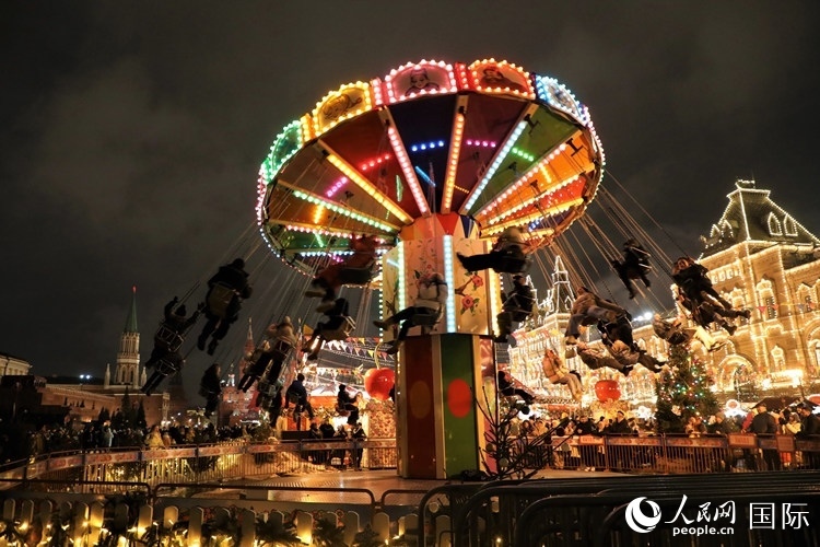 位于莫斯科紅場(chǎng)中央的“古姆”新年集市。人民網(wǎng)記者 隋鑫攝