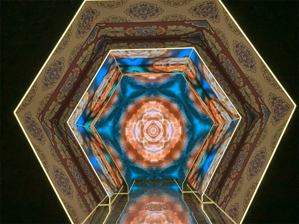 中國國家博物館“華彩萬象——石窟藝術沉浸體驗”現(xiàn)場。人民網(wǎng)記者 韋衍行攝