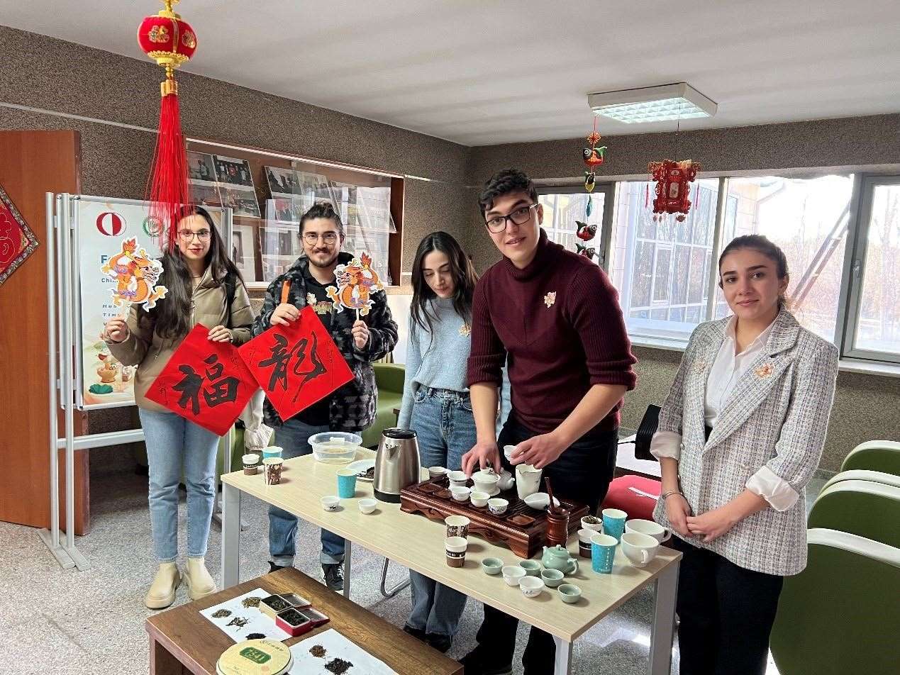 茶藝表演體驗。中東技術大學孔院供圖