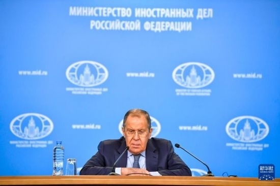 1月18日，在俄羅斯首都莫斯科，俄羅斯外長(zhǎng)拉夫羅夫回答記者提問。新華社發(fā)（亞歷山大攝）