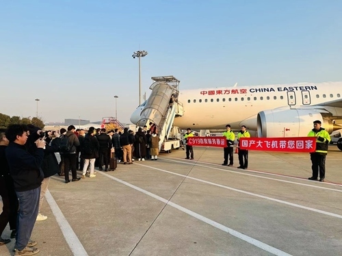 2024春運(yùn)第一天，東航4架C919大飛機(jī)全部投入商業(yè)運(yùn)營(yíng)。東航供圖