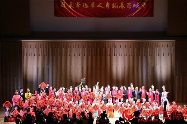 演職人員與嘉賓合影。人民網(wǎng) 許可攝