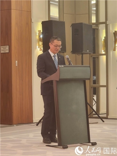 中國駐哈大使館公使銜參贊蘇予致辭。人民網(wǎng)記者 李強(qiáng)攝