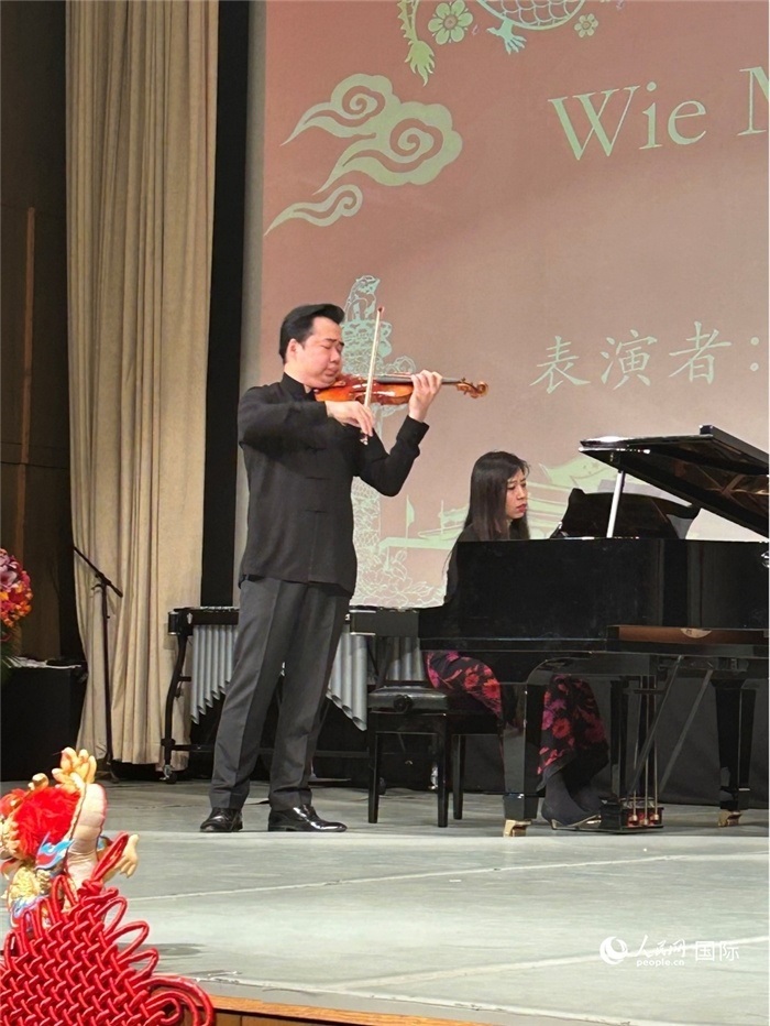 小提琴獨(dú)奏《Wie Melodien zieht es mir》《新春樂(lè)》，表演者：寧峰、韓卉菁（鋼琴伴奏）