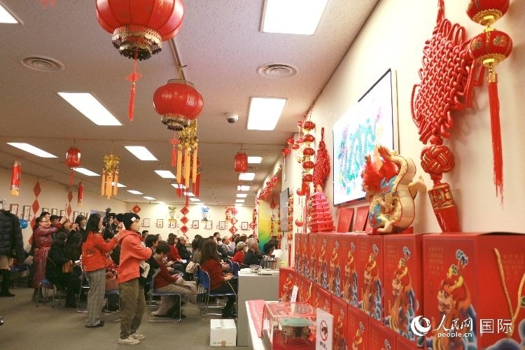 現(xiàn)場(chǎng)洋溢著濃郁的新春氛圍。人民網(wǎng) 許可攝