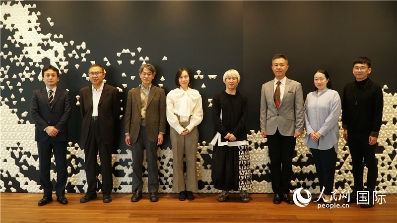 主辦方與嘉賓合影。人民網(wǎng) 蔣曉辰攝