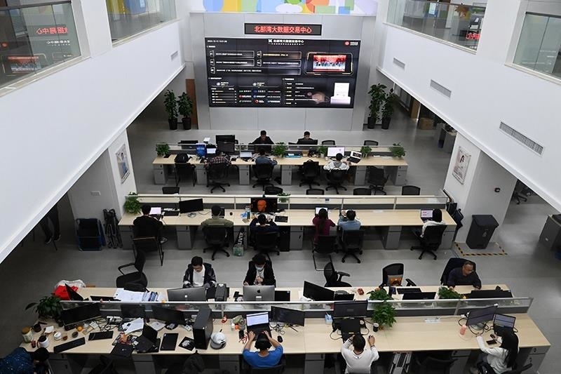 2023年12月12日，中國－東盟信息港股份有限公司員工在工作中。