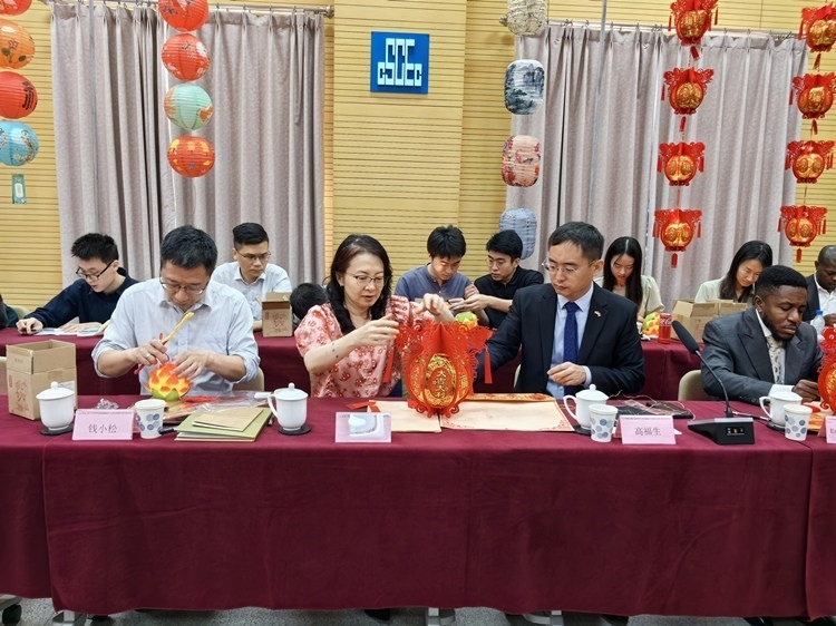 燈籠文化交流活動(dòng)現(xiàn)場(chǎng)。中建國際中西非公司供圖