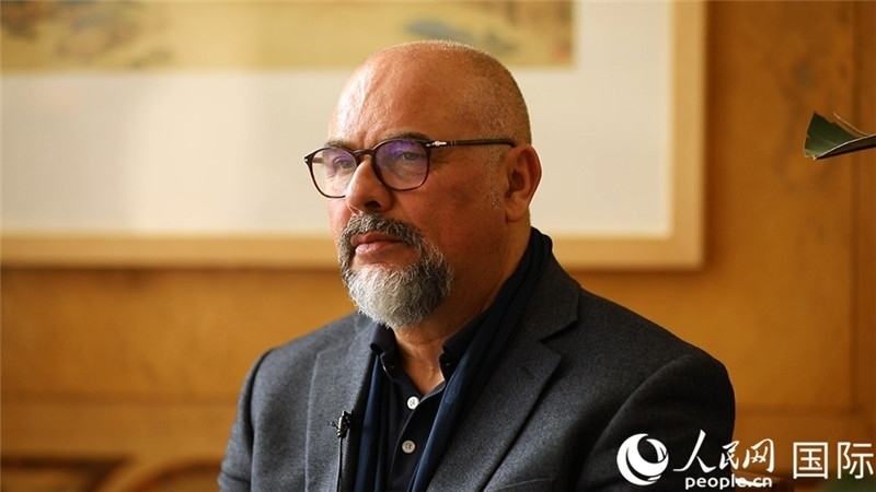 意大利陶瓷城市協(xié)會副會長保羅·馬賽蒂接受人民網專訪。人民網 劉動攝