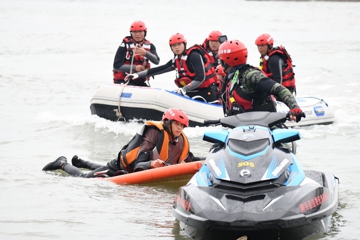 洞頭溢香救援隊海上救援演練 洞頭區(qū)委辦供圖