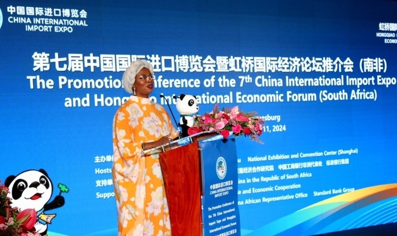 南非貿(mào)易、工業(yè)和競(jìng)爭(zhēng)部出口促進(jìn)司副總司長(zhǎng)馬塔博格致辭。（圖片來(lái)源：中國(guó)國(guó)際進(jìn)口博覽會(huì)官微）