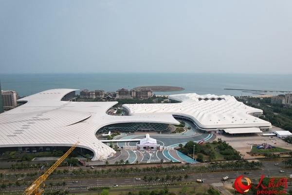 航拍第四屆消博會(huì)主會(huì)場。人民網(wǎng)記者 孟凡盛攝