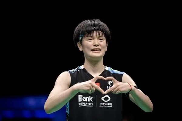 4月14日，王祉怡在奪冠后慶祝。新華社記者 江漢攝