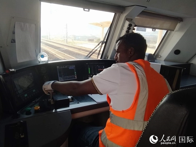 火車司機(jī)索博卡。人民網(wǎng)記者 黃培昭攝