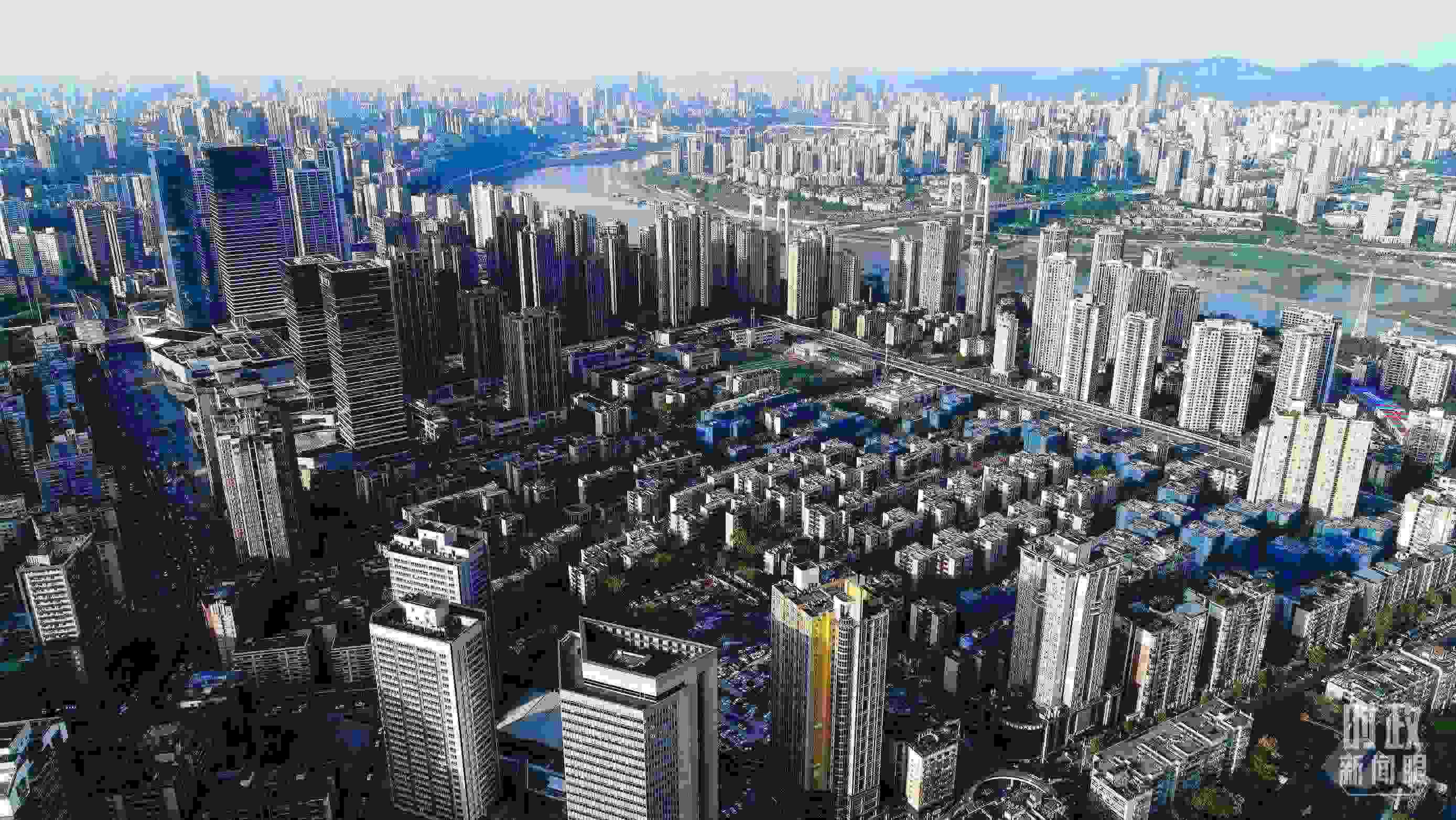 △俯瞰謝家灣街道民主村社區(qū)。（總臺(tái)記者謝鵬拍攝）