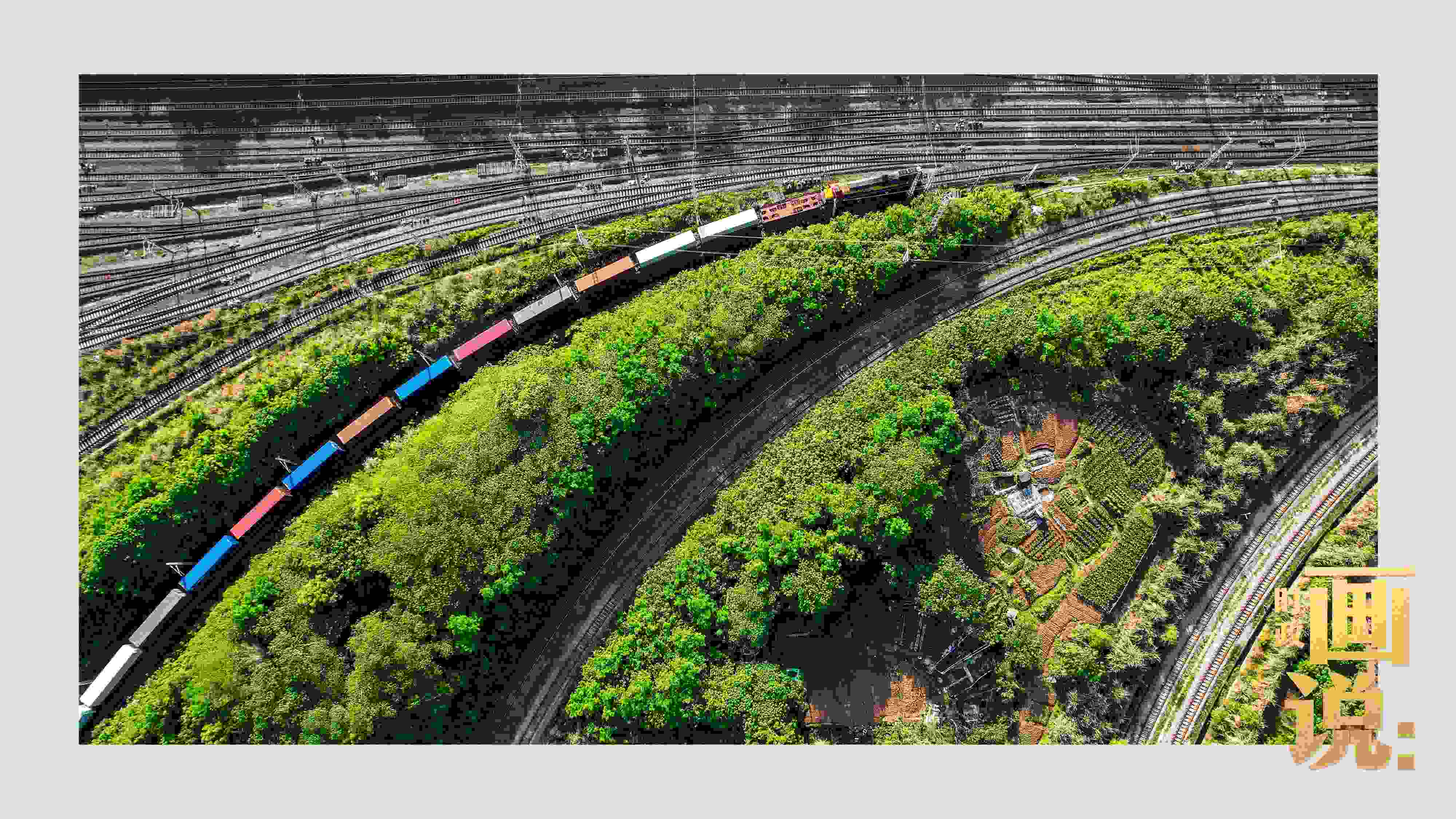 △重慶國(guó)際物流樞紐園區(qū)是中歐班列、西部陸海新通道鐵海聯(lián)運(yùn)班列始發(fā)站。截至2024年3月，園區(qū)累計(jì)開行班列2.28萬(wàn)班，其中，累計(jì)開行西部陸海新通道班列超7200列。