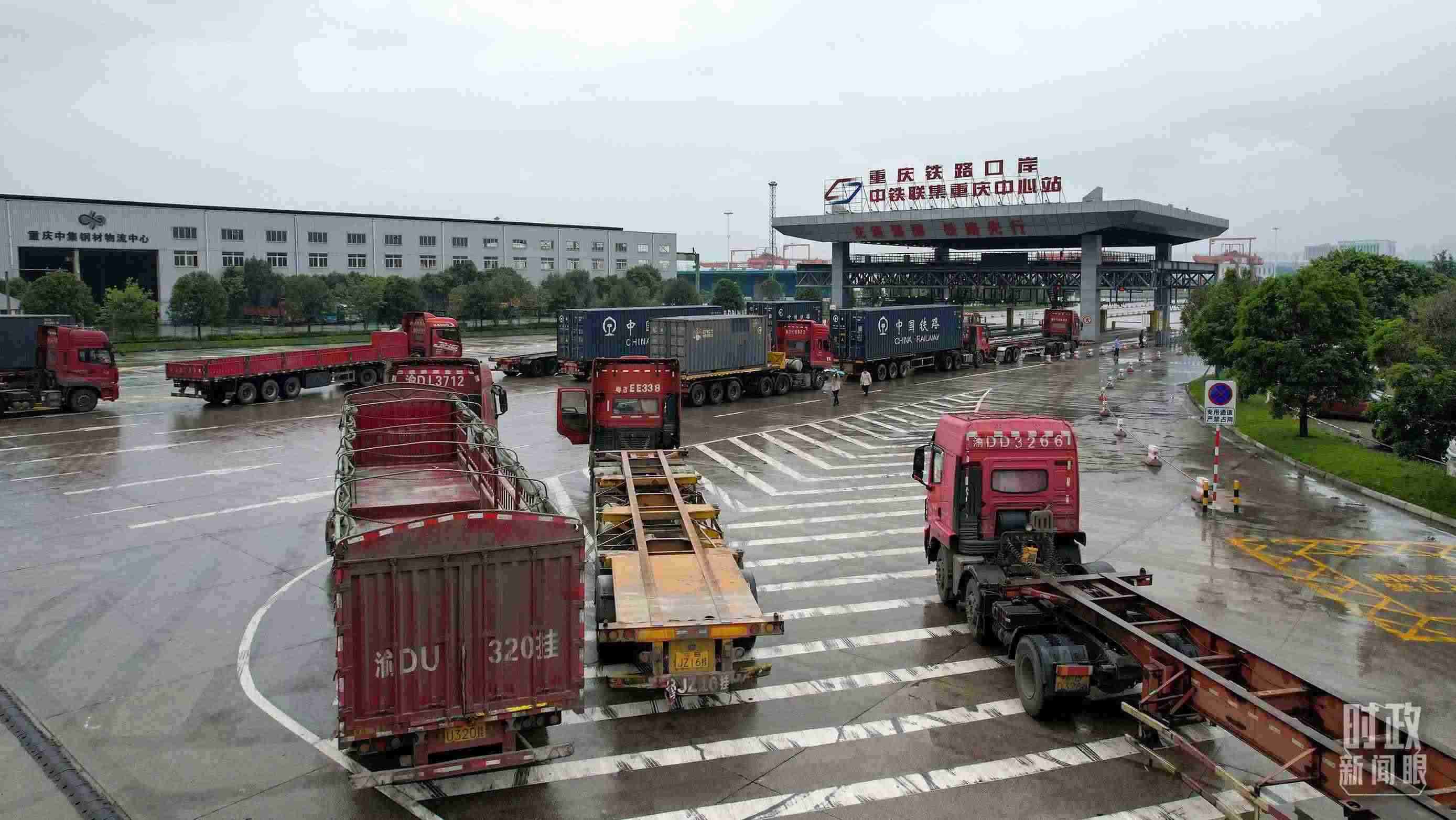 △重慶鐵路口岸中鐵聯(lián)集重慶中心站。（總臺(tái)記者于濱拍攝）