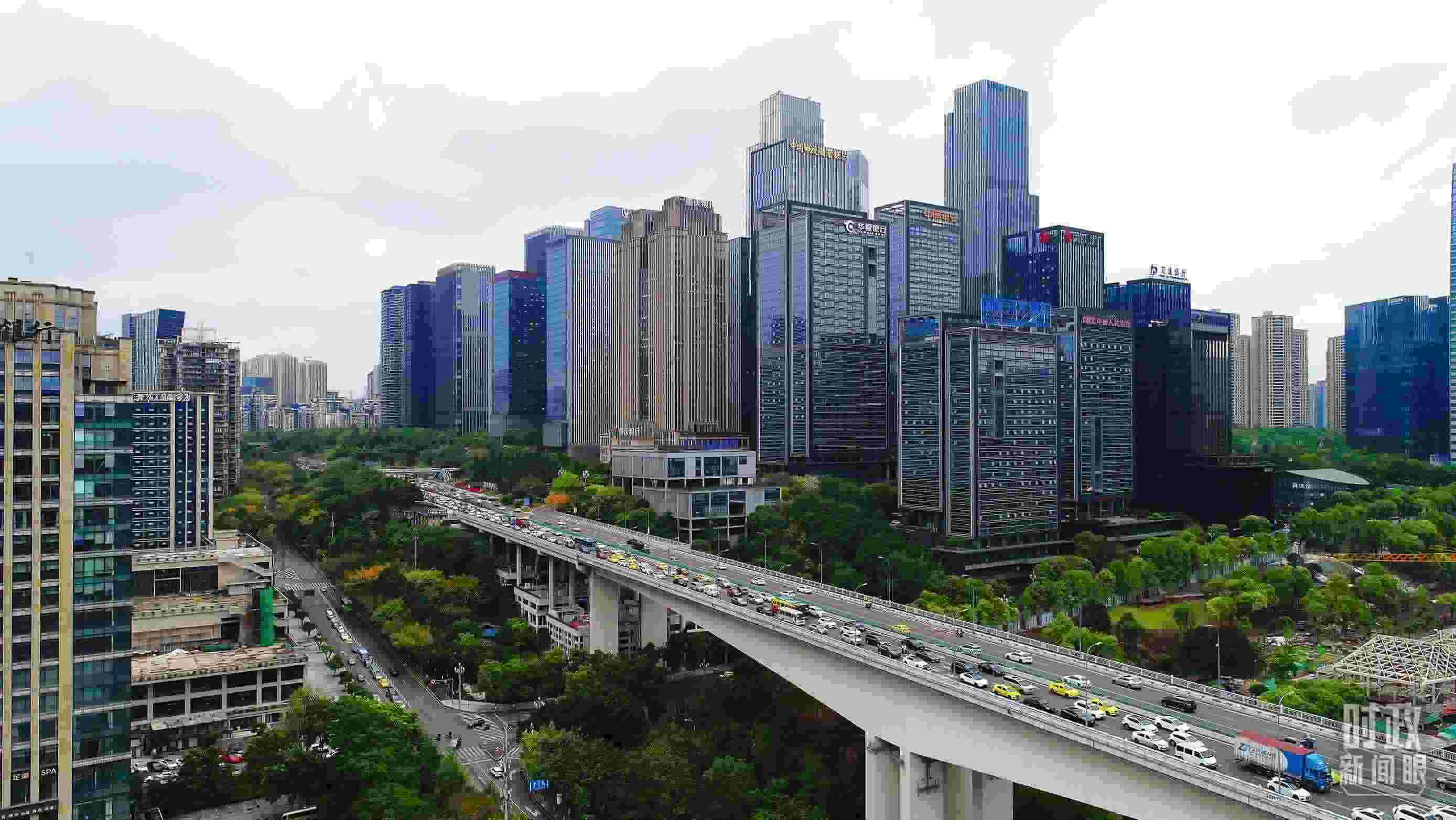 △重慶市數(shù)字化城市運(yùn)行和治理中心。（總臺(tái)記者于濱拍攝）