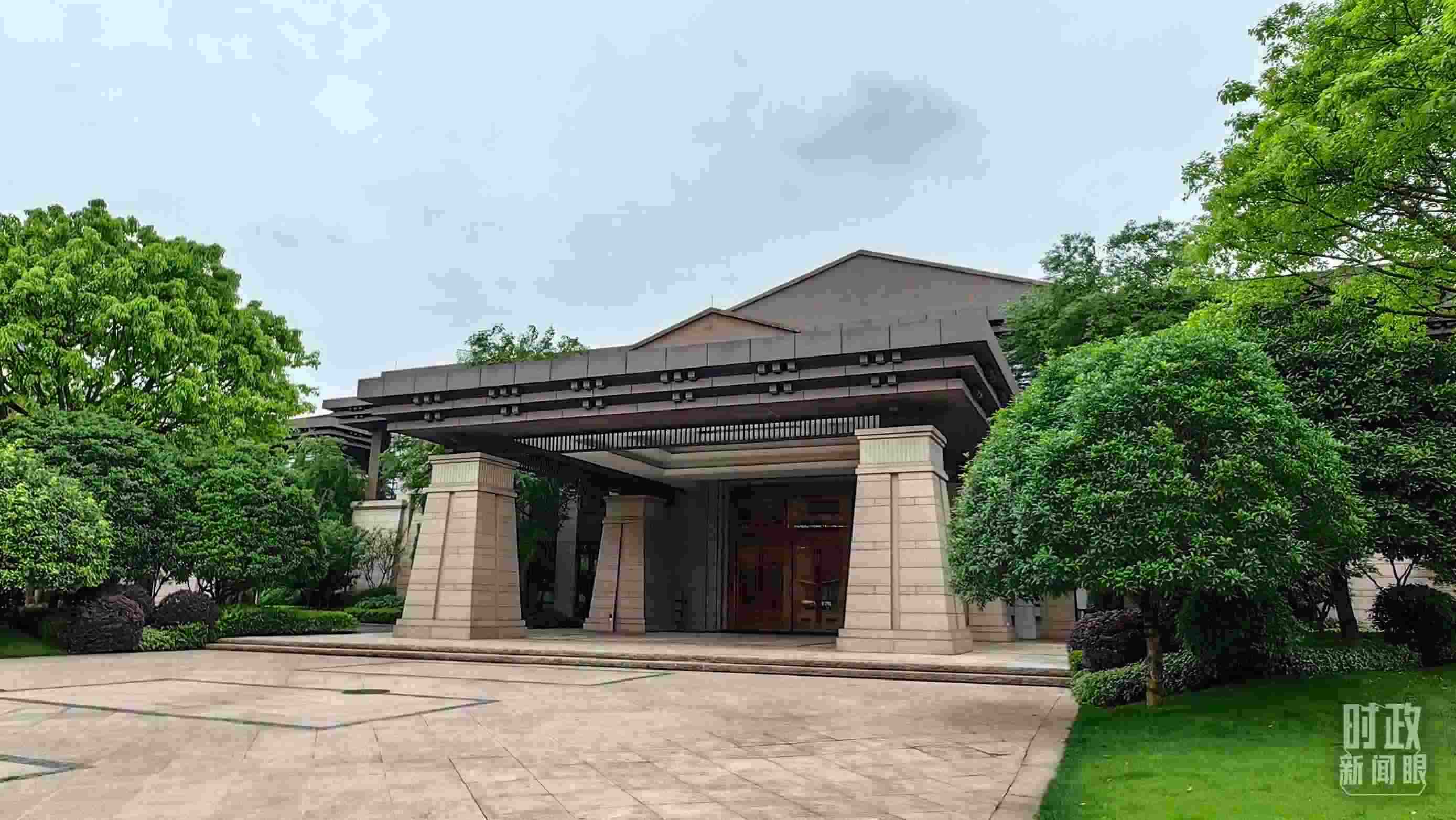 △重慶市渝州賓館，新時代推動西部大開發(fā)座談會在這里召開。（總臺央視記者段德文拍攝）