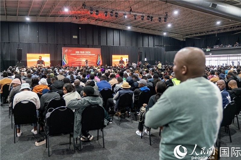 2024年中資企業(yè)招聘大會現(xiàn)場。 人民網(wǎng) 希拉茲攝