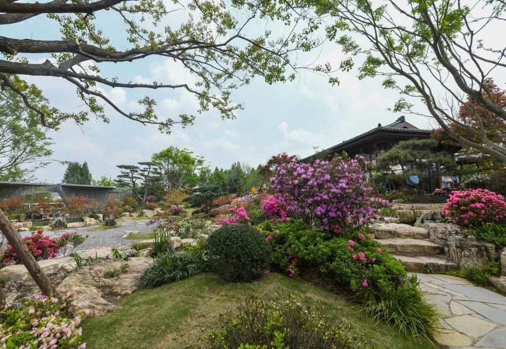 這是2024年4月12日拍攝的成都世園會(huì)主會(huì)場(chǎng)寧波園。新華社記者 王曦 攝