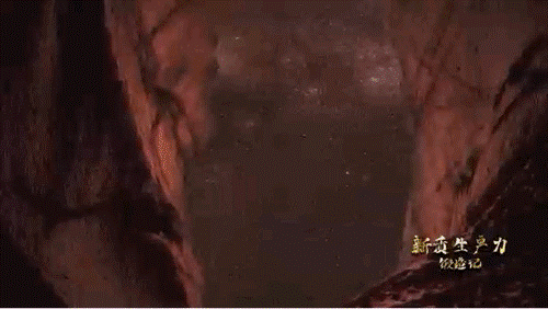 要甄別并發(fā)現(xiàn)暗物質粒子，如同在一場人聲鼎沸的足球比賽現(xiàn)場聽見一根鋼針跌落的聲音。