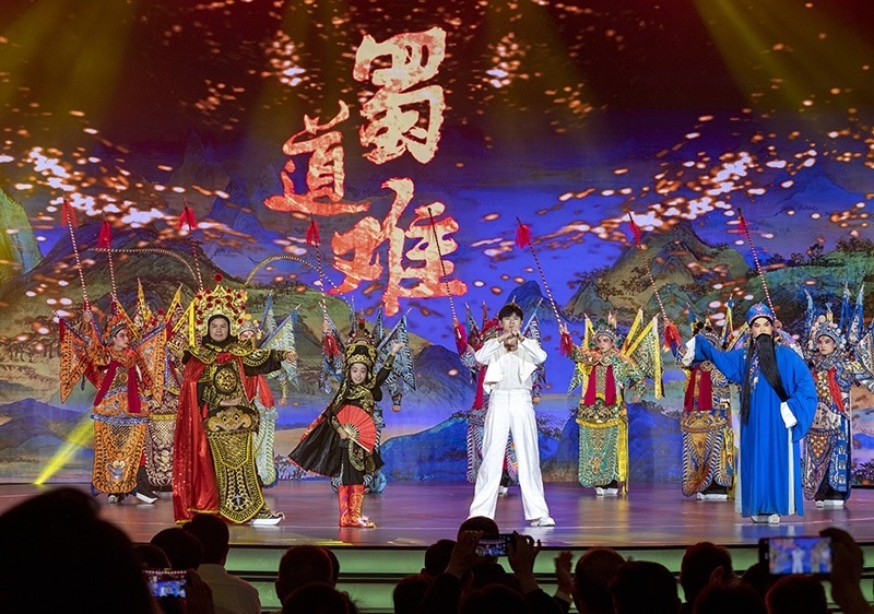 2023年10月13日，成都，“把青春華章寫(xiě)在祖國(guó)大地上”大思政課網(wǎng)絡(luò)主題宣傳和互動(dòng)引導(dǎo)活動(dòng)在四川大學(xué)舉行。