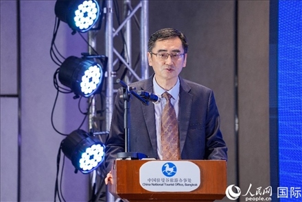 曼谷中國文化中心兼中國駐曼谷旅游辦事處主任闕小華發(fā)表演講。（普拉維攝）