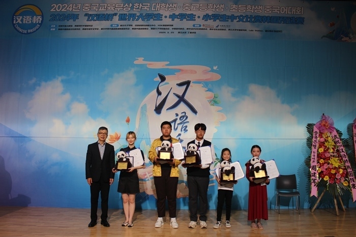 各組別的冠軍獲得者們合影留念。