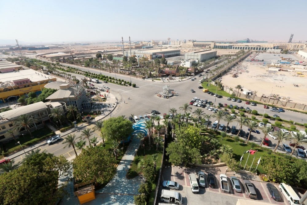 這是2023年8月10日在埃及蘇伊士省拍攝的中?！ぬ┻_(dá)蘇伊士經(jīng)貿(mào)合作區(qū)。新華社記者 隋先凱 攝