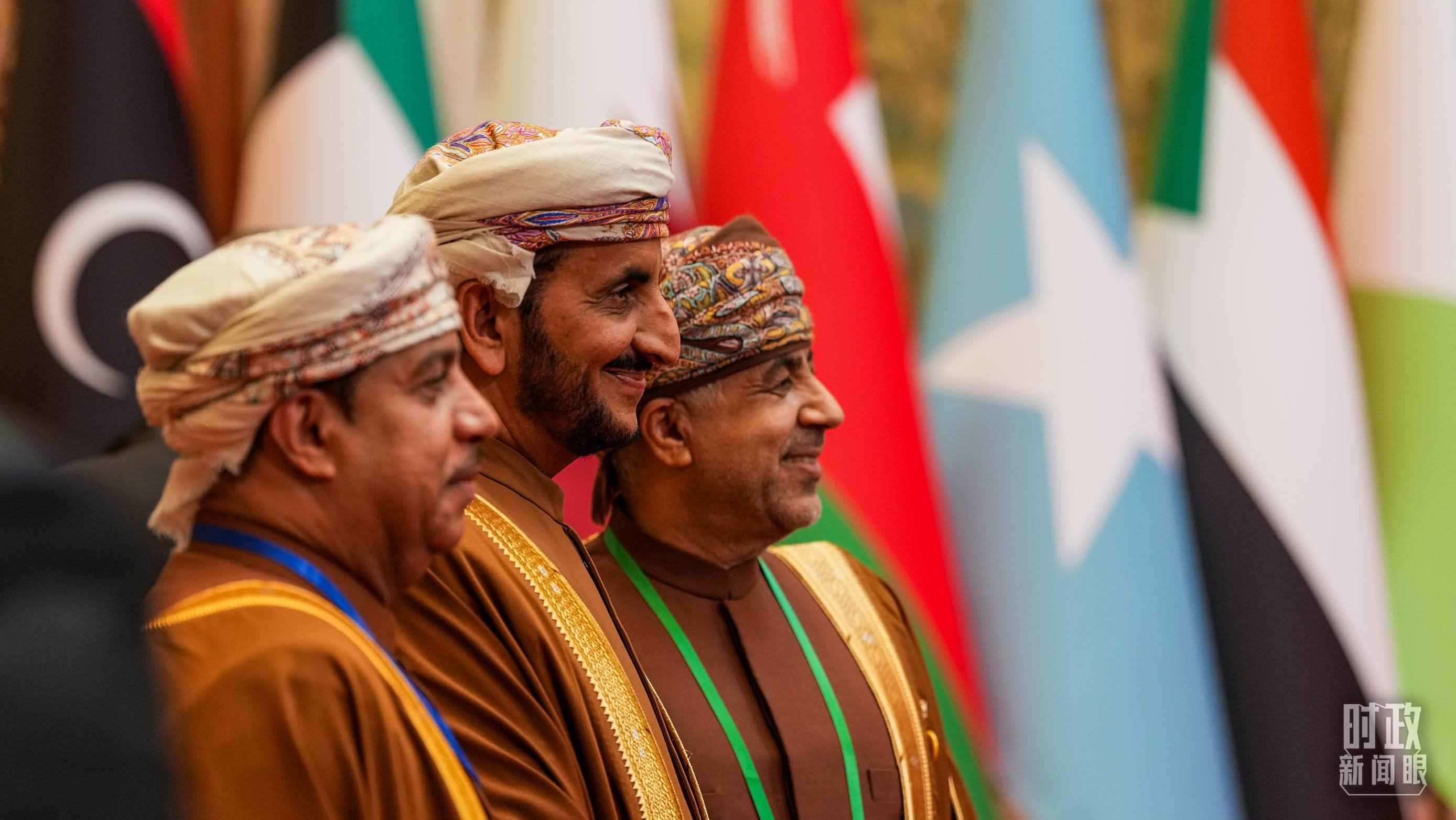 △與會(huì)代表在現(xiàn)場(chǎng)合影留念。（總臺(tái)國(guó)廣記者李晉拍攝）