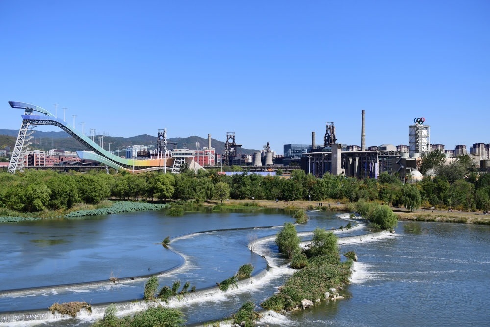 在北京首鋼園附近拍攝的永定河（2022年10月4日攝）。新華社記者 張晨霖 攝