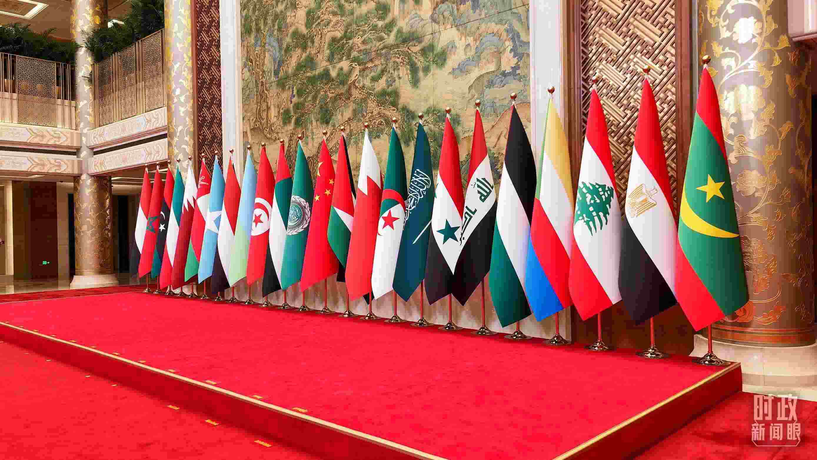 △會(huì)議現(xiàn)場(chǎng)的旗陣。（總臺(tái)央廣記者馬喆拍攝）