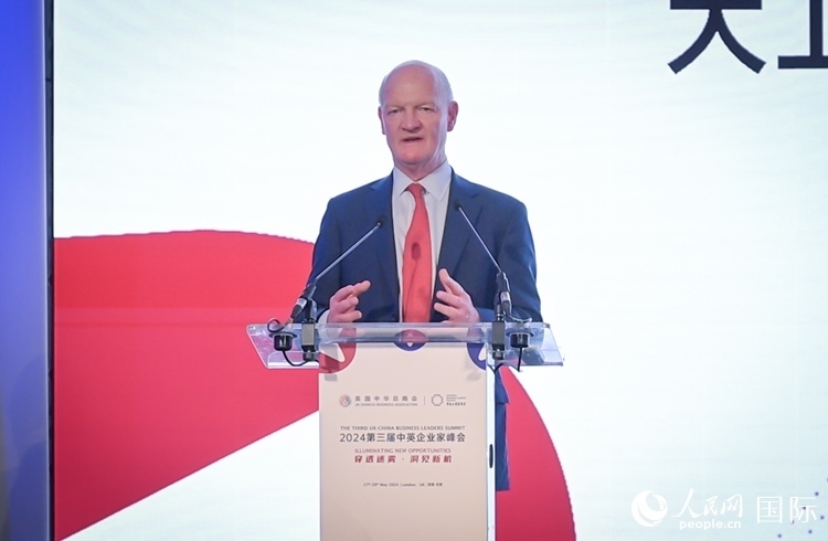 英國前負責大學與科研事務(wù)的國務(wù)大臣、英國皇家學會院士大衛(wèi)·威利茨致辭。人民網(wǎng) 郭錦標攝