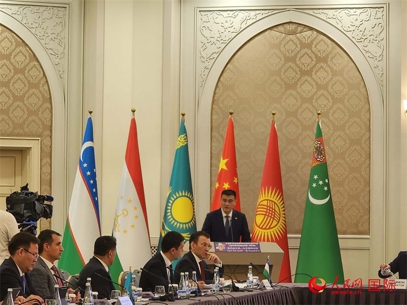 中國駐烏茲別克斯坦大使于駿致辭。人民網(wǎng)記者 李強攝