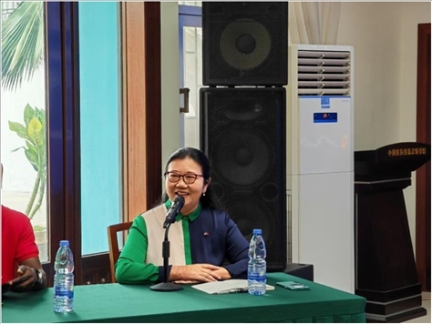 中國駐拉各斯總領館嚴宇清在與“拉各斯論壇之青年對話”開放日活動上致辭 駐拉各斯總領館供圖