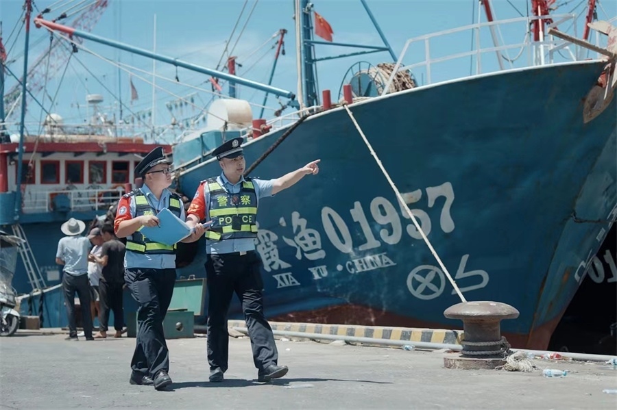 圖為寧德市霞浦縣三沙派出所組織巡防隊開展網(wǎng)格巡邏