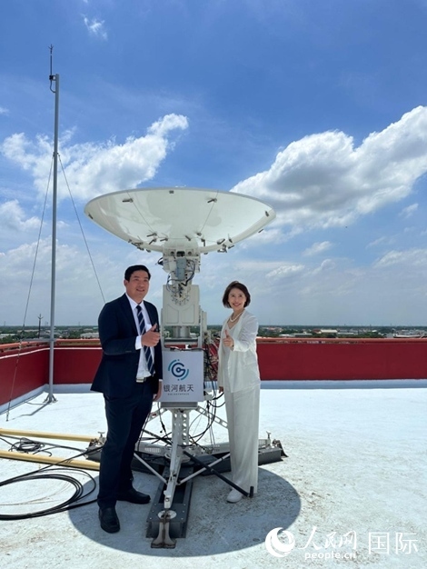 中泰兩國校企合作共贏。左為馬漢科理工大學校長帕納威·普卡亞多，右為銀河航天聯(lián)合創(chuàng)始人劉暢。人民網(wǎng)記者 簡承淵攝