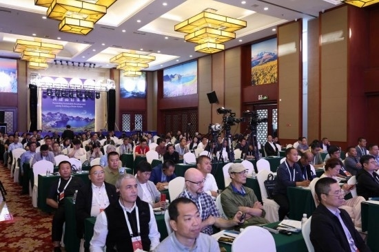  6月15日，“長(zhǎng)白山·世界地質(zhì)公園、世界生物圈保護(hù)區(qū)可持續(xù)發(fā)展會(huì)議”現(xiàn)場(chǎng)。新華社發(fā)