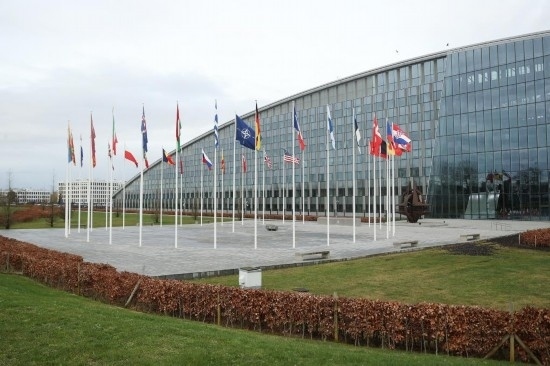  這是2月15日在比利時布魯塞爾拍攝的北約總部一角。為期一天的北約成員國國防部長會議15日在比利時首都布魯塞爾結束。會議就加強北約的威懾和防御以及對烏克蘭的支持等問題展開討論。新華社記者趙丁喆攝