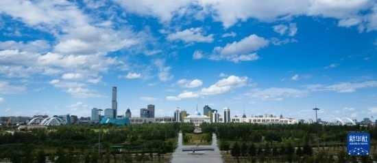 這是7月1日拍攝的哈薩克斯坦首都阿斯塔納的天際線。新華社記者 王建華 攝