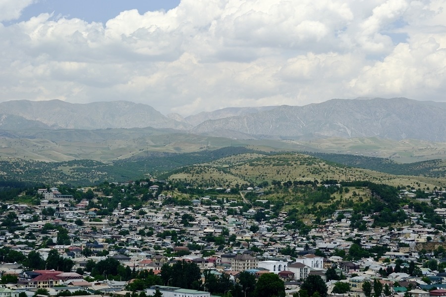 這是2024年6月13日拍攝的塔吉克斯坦首都杜尚別城市風光。新華社記者 鄭開君 攝