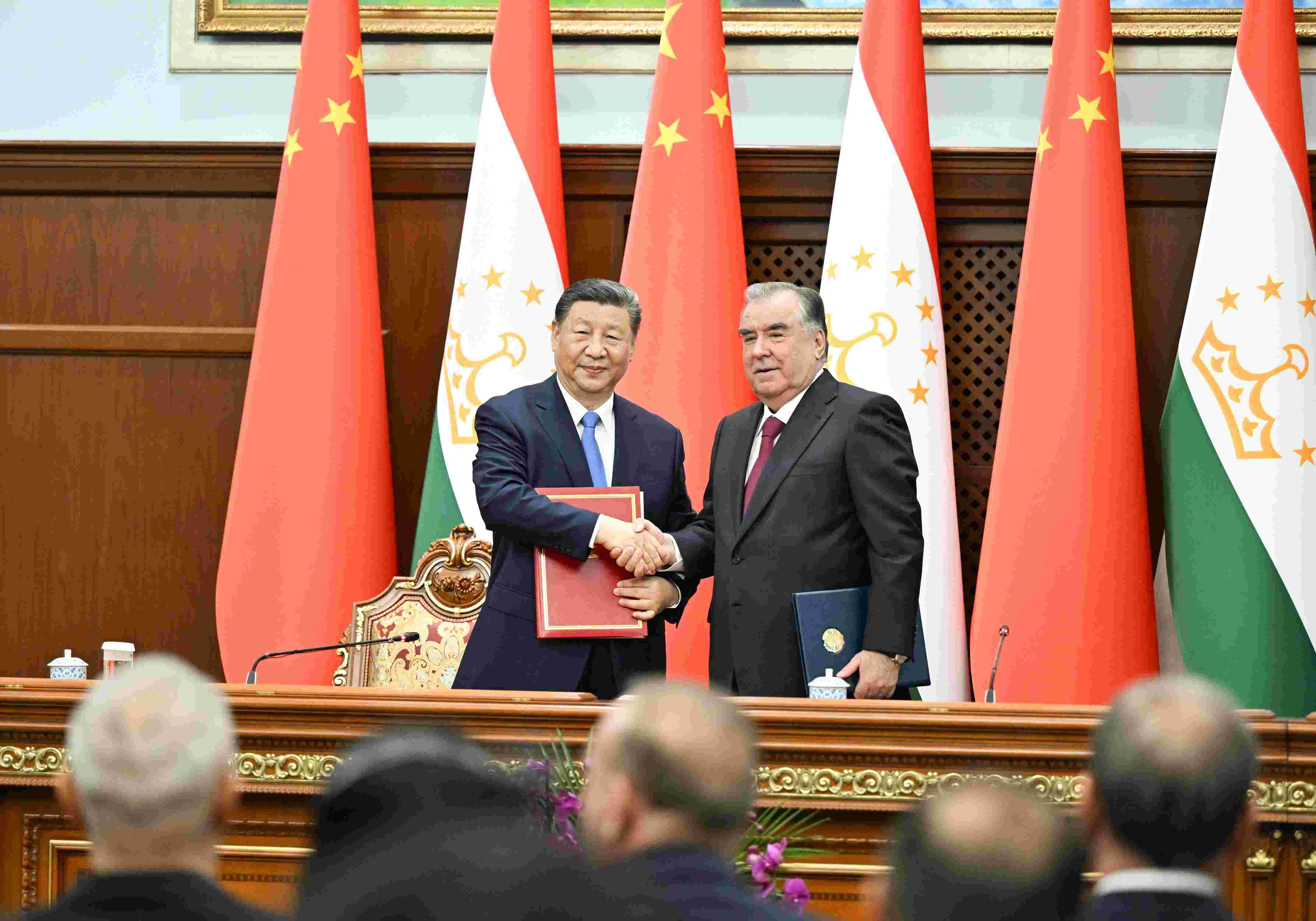 當(dāng)?shù)貢r(shí)間2024年7月5日下午，習(xí)近平主席同塔吉克斯坦總統(tǒng)拉赫蒙在杜尚別總統(tǒng)府舉行會(huì)談。會(huì)談后，兩國元首共同簽署《中華人民共和國和塔吉克斯坦共和國關(guān)于發(fā)展新時(shí)代全面戰(zhàn)略合作伙伴關(guān)系的聯(lián)合聲明》。