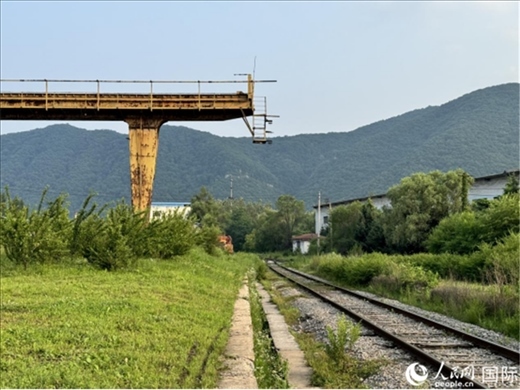通鋼產(chǎn)品通過鐵路運輸出場。人民網(wǎng) 謝瑩攝