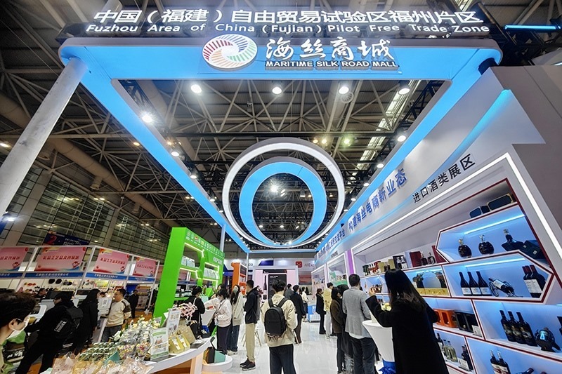 2024年3月18日，第四屆中國(guó)跨境電商交易會(huì)在福建福州開幕。展會(huì)聚焦“鏈接跨境全流域 共建電商新生態(tài)”，集聚全國(guó)80余個(gè)外貿(mào)產(chǎn)業(yè)帶的上千家供應(yīng)鏈企業(yè)。