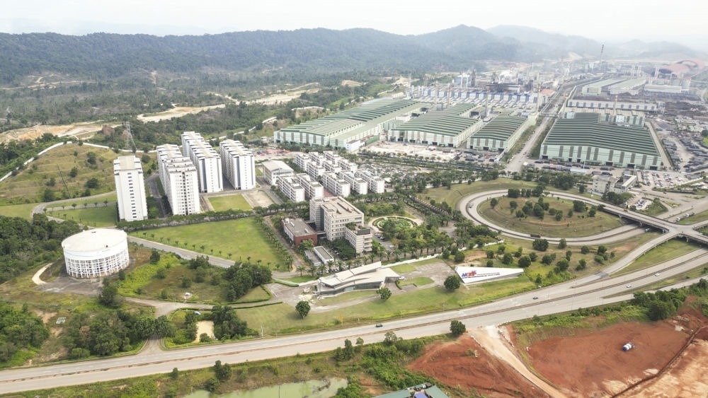 這是2024年6月13日在馬來西亞彭亨州拍攝的馬中關(guān)丹產(chǎn)業(yè)園（無人機(jī)照片）。新華社記者 程一恒 攝